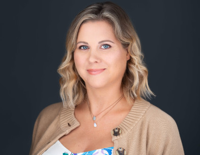 BG_SideSmile_DarkBackground